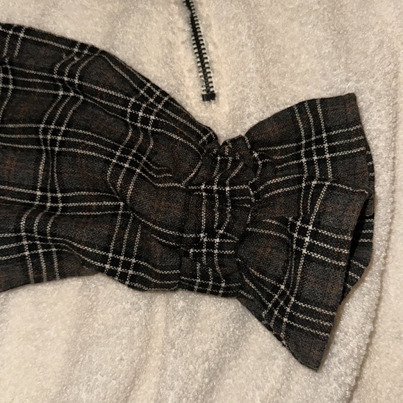 Moon River Boucle Sweatshirt - Picture 6 of 7